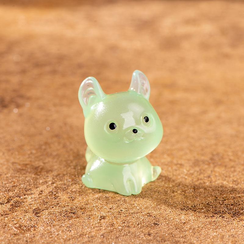 Micro Feature Cartoon Cute Glow-in-the-dark Roll Ear Cat Resin Feature Desktop Car Light Up Cat Ornament Accessories