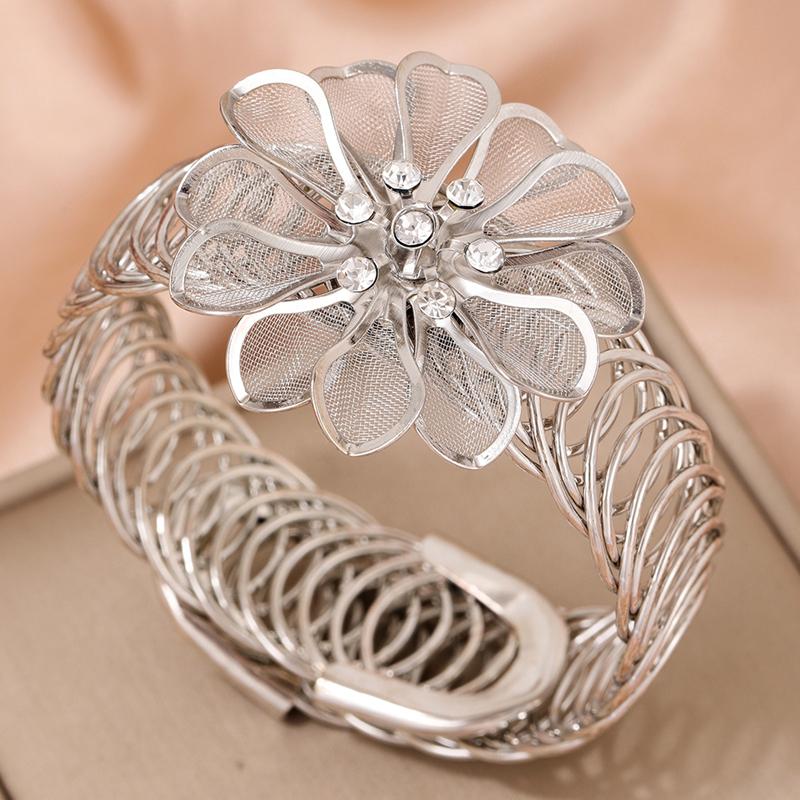 Fashion Jewellery Women Crystal Flower Open Bangles Golden Silvery Elastic Open Bracelet Femme Cuff Bracelet Jewelry