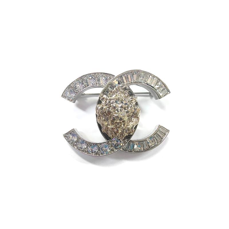 CHANEL Logo Lion Logo Brooch Men's and Women's Couple Style Silver