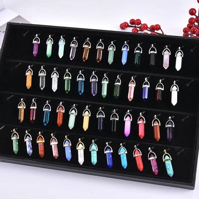 Collier pendentif élégant en pierre précieuse cristal hexagonal avec capuchon doré