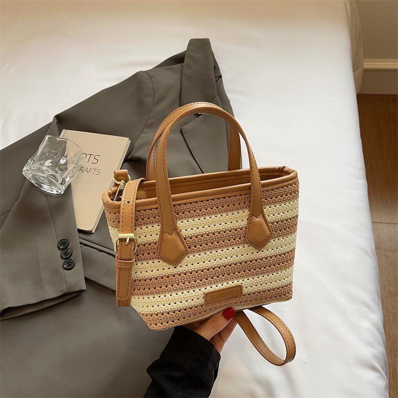 

Contrasting color portable small bag women s 2025 summer new fashion foreign style messenger bag seaside vacation beach straw bag