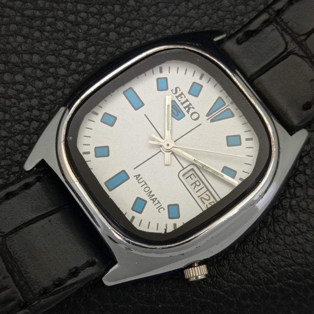 Seiko 5 AUTOMATIC VINTAGE JAPAN 7009A MENS WHITE COLOR DIAL WATCH A702103-5 R208-a702103