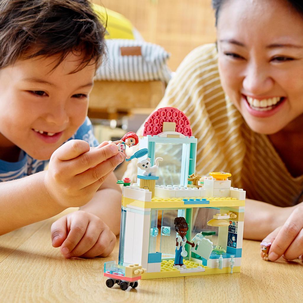 LEGO Friends מרפאה לחיות מחמד הארטלייק סיטי 41695 קוביות משחק מתנה בובת חיה לבנות בגילאי 4 ומעלה