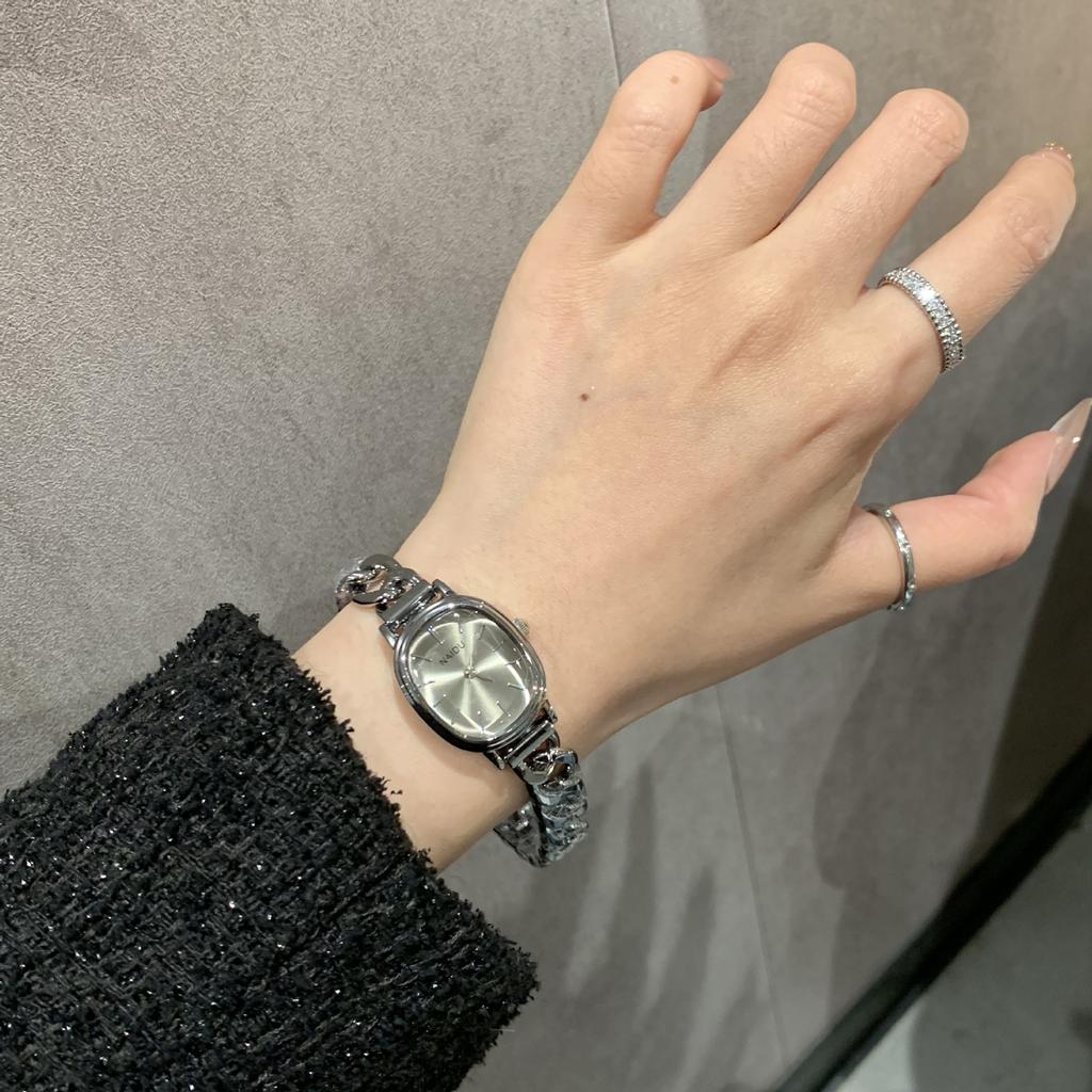 Medieval Strip Bracelet Watch Women'S High-End Retro Style Light Luxury Niche Exquisite Simple Women'S Quartz Women'S Watch