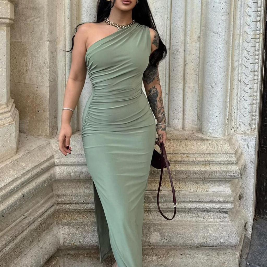 Ladies' Fashionable Solid Color Single Shoulder Sleeveless Pleated Slit Dress With Temperament