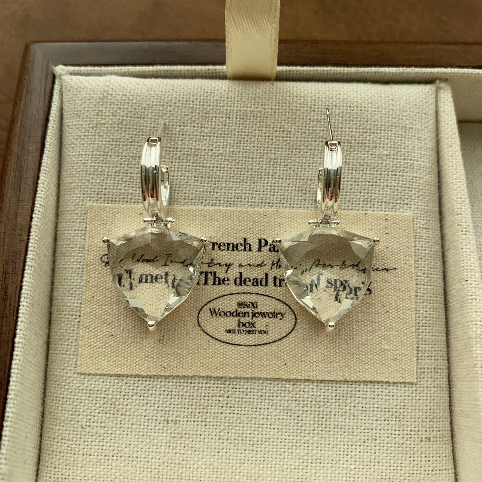 Retro Elegant Heart Geometric Stud Earrings Translucent Design Romantic Earrings