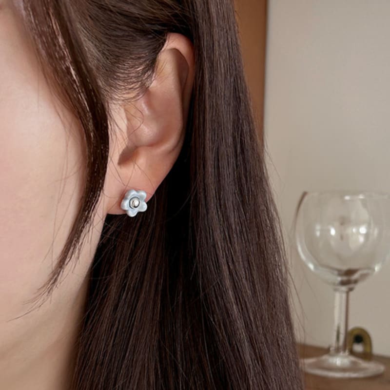 Metamic Ceramic Flower Earring (Baby Blue)
