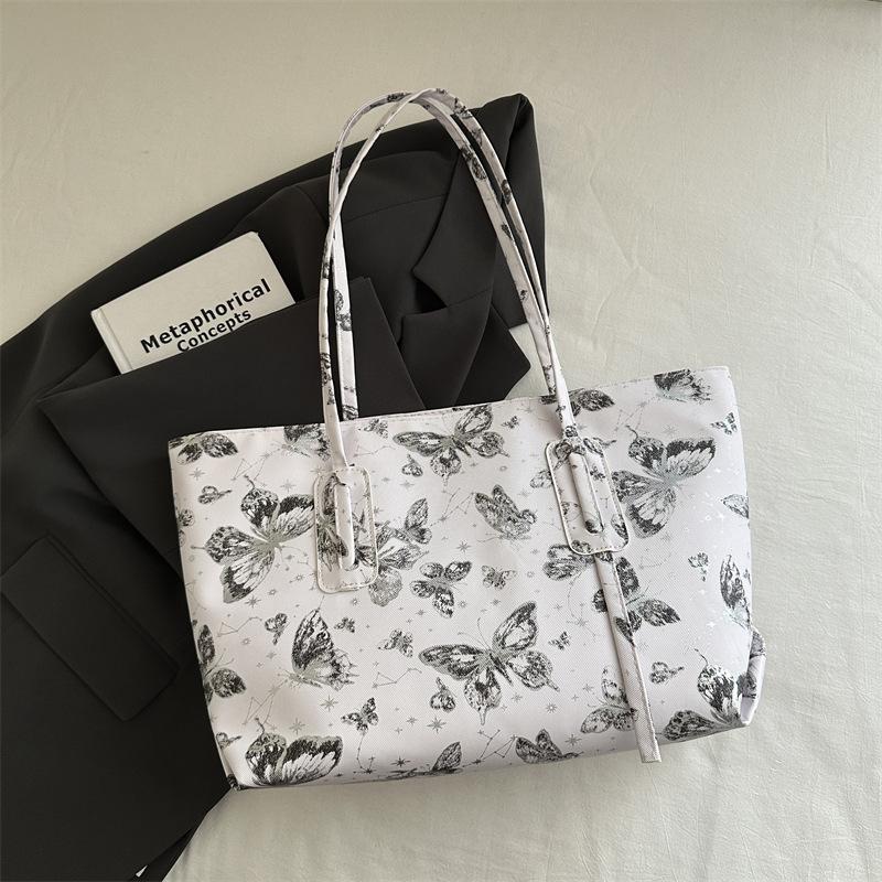 

Casual bag women s large capacity 2025 butterfly summer versatile shoulder bag college student class bag tote bag чорний