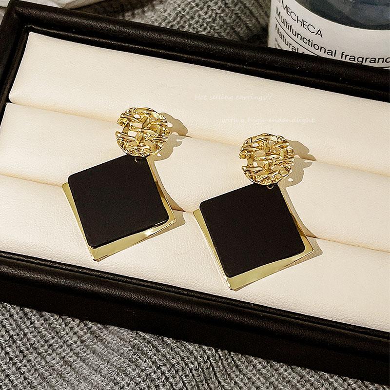 Retro Gold Lattice Dangle Earrings Hollow Geometric Top Black Square Piece Pendants Women's Hanging Earrings brincos