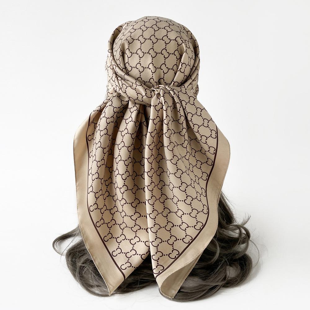 Quadratischer Schal Doppel-C-Buchstaben Trendiges High-End-Gefühl Leichter und Atmungsaktiver Seidenschal Dünner Stil Imitationsseidenschal Schal
