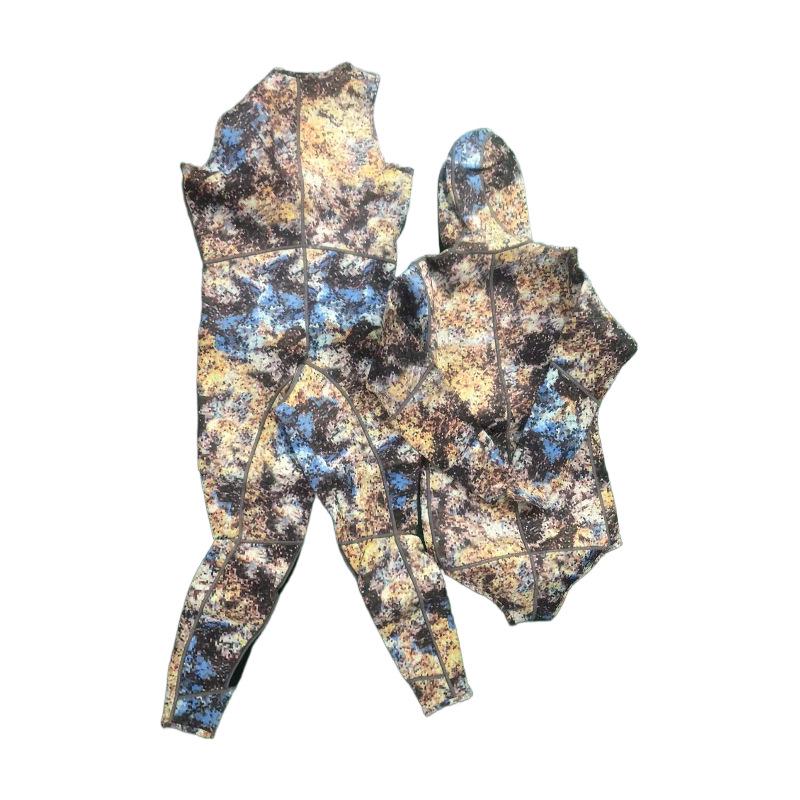 1.5/3MM Hooded Camouflage Diving Suit for Cold Protection, Warmth, and Snorkeling.