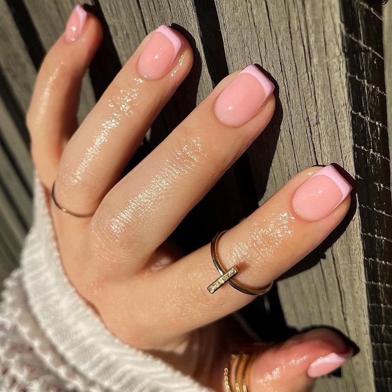 Hochwertige tragbare künstliche Nägel im Mandel-Nude-French-Stil – mittellange und lange Nagelspitzen
