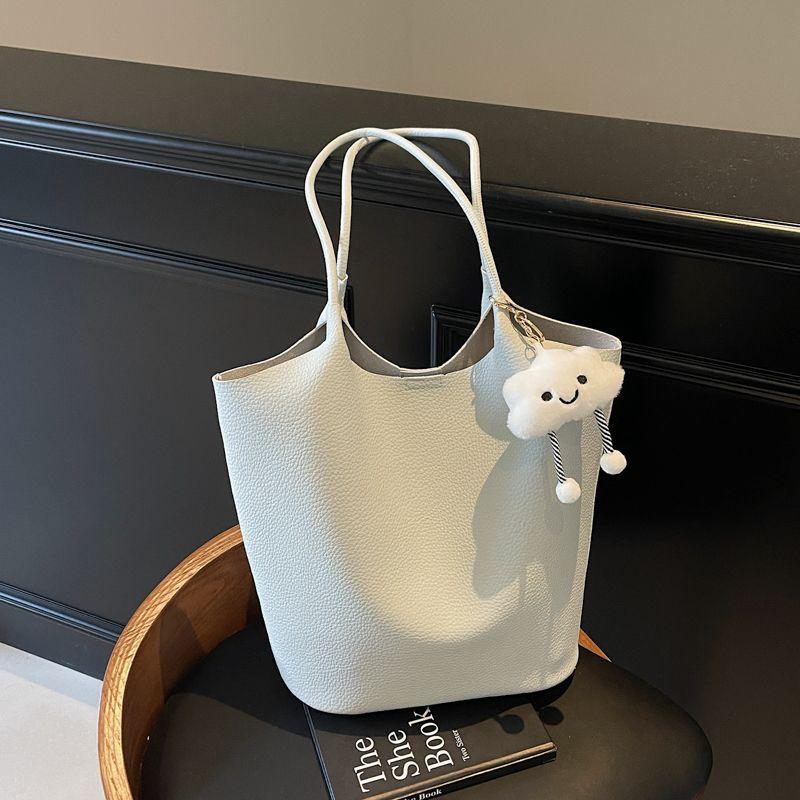Casual and Versatile Tote Bucket Bag Women's 2025 New Spring and Summer Large Capacity Commuter Shoulder Bag Student Class Bag