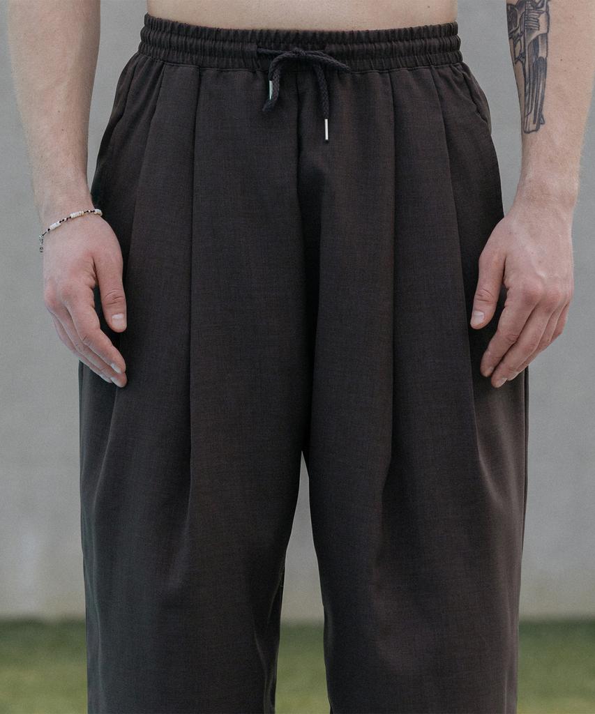 Dekkoloso Cool Linen-Like Double-Pleated Wrinkle-Free Wide Elastic Pants [Charcoal]