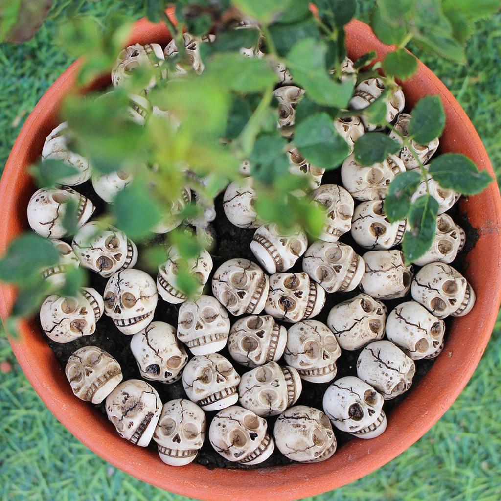 20Pcs Mini Skull Heads Mini Skull Halloween Figurines Halloween Gothic Skull Sculptures Prank Toys Halloween Decorations
