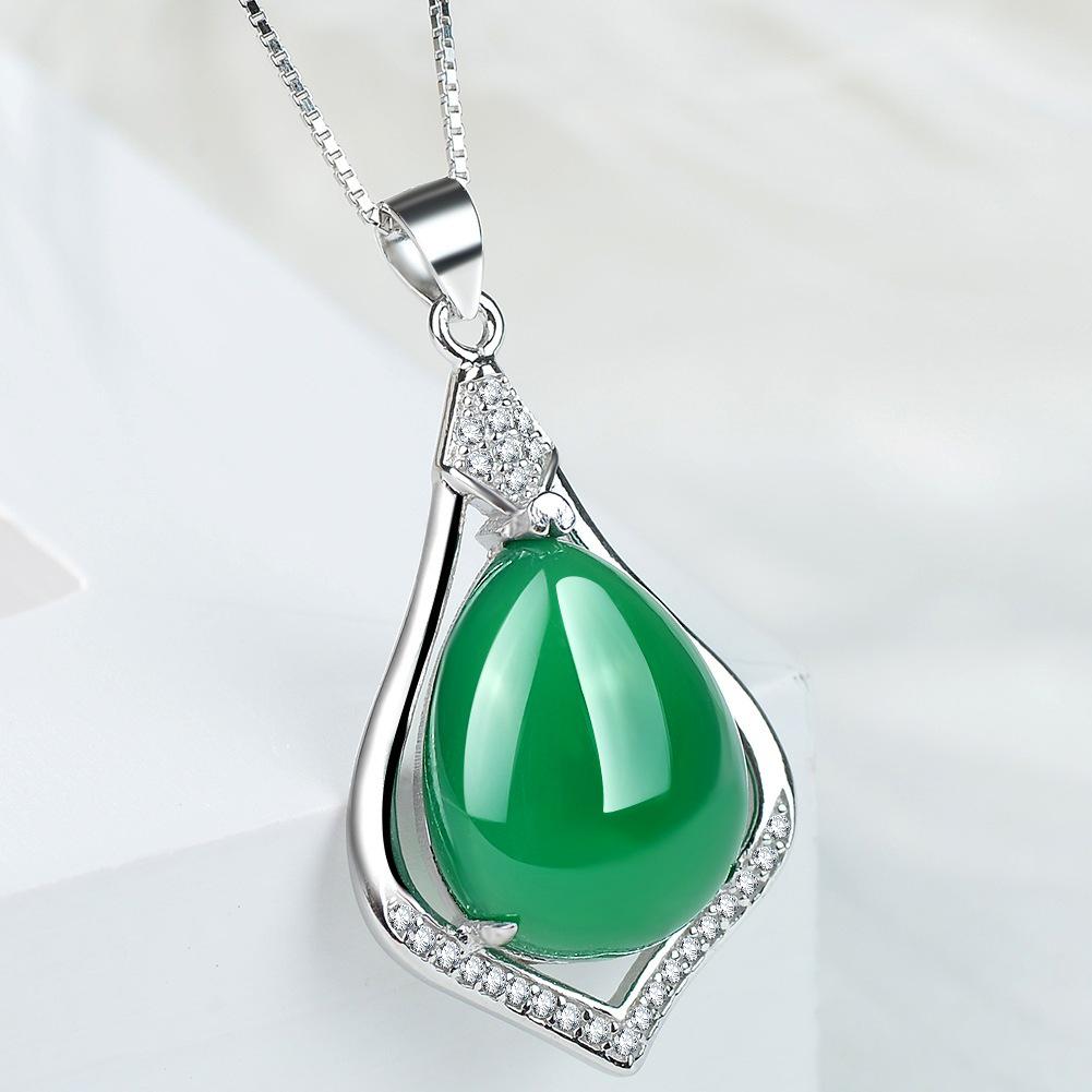 Elegant Silver-Plated Copper Necklace with Green Chalcedony Pendant – Fashionable Teardrop Pendant for Women