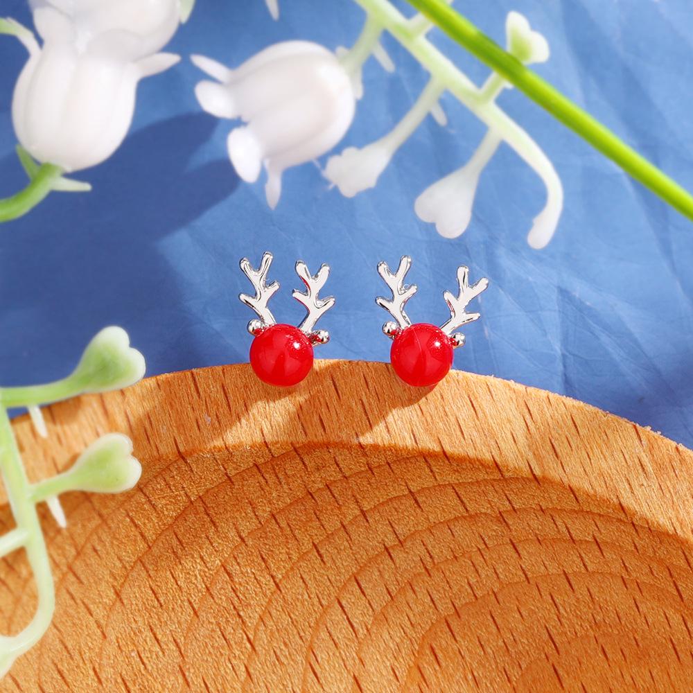 Red Pearl Reindeer Stud Earrings - Romantic Christmas Gift for Women, Cute Antler Cartilage Piercing Style.