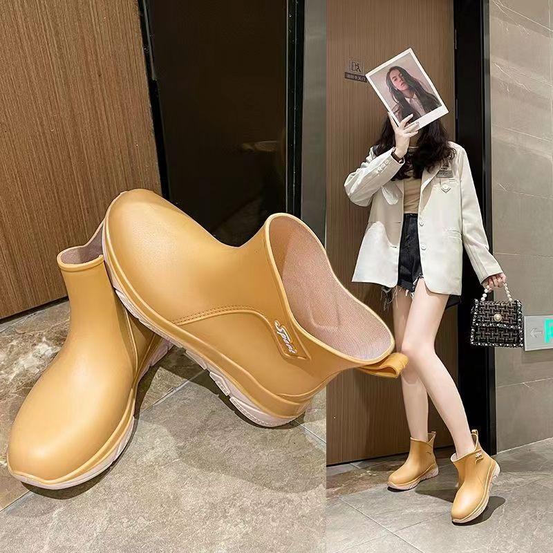 Ladies' Fashionable Low Cut Anti Slip Rain Boots And Rubber Shoes