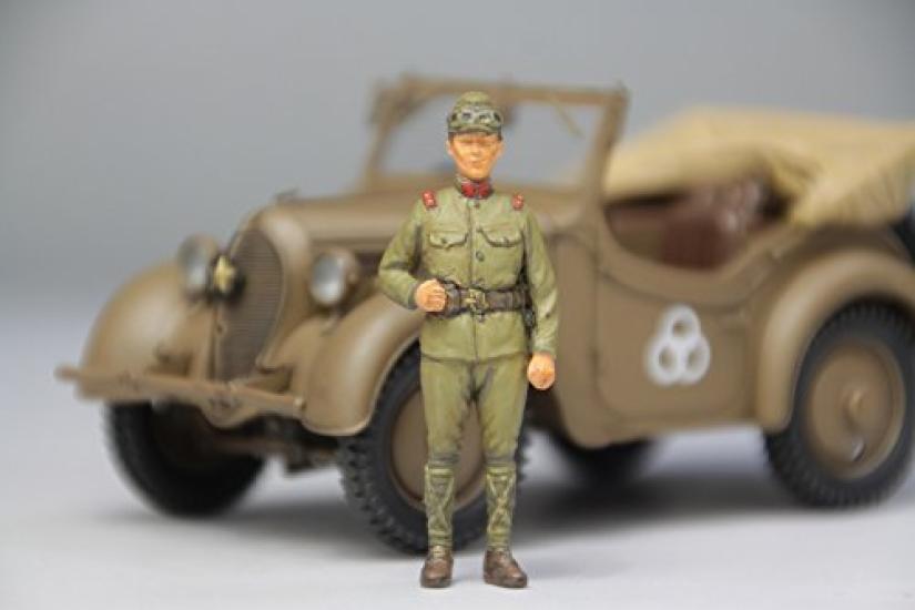 FineMolds Scale Military Series Imperial Japanese Army Type 95 Small Passenger Car Kurogane 9x4 Plastic Model Kit FM50 1/35