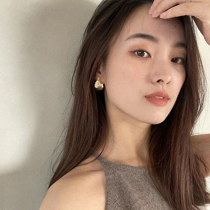 Zircon Heart U-Shaped Minimalist Metal Earrings – Versatile Korean & Western Style Ear Hoops for Women