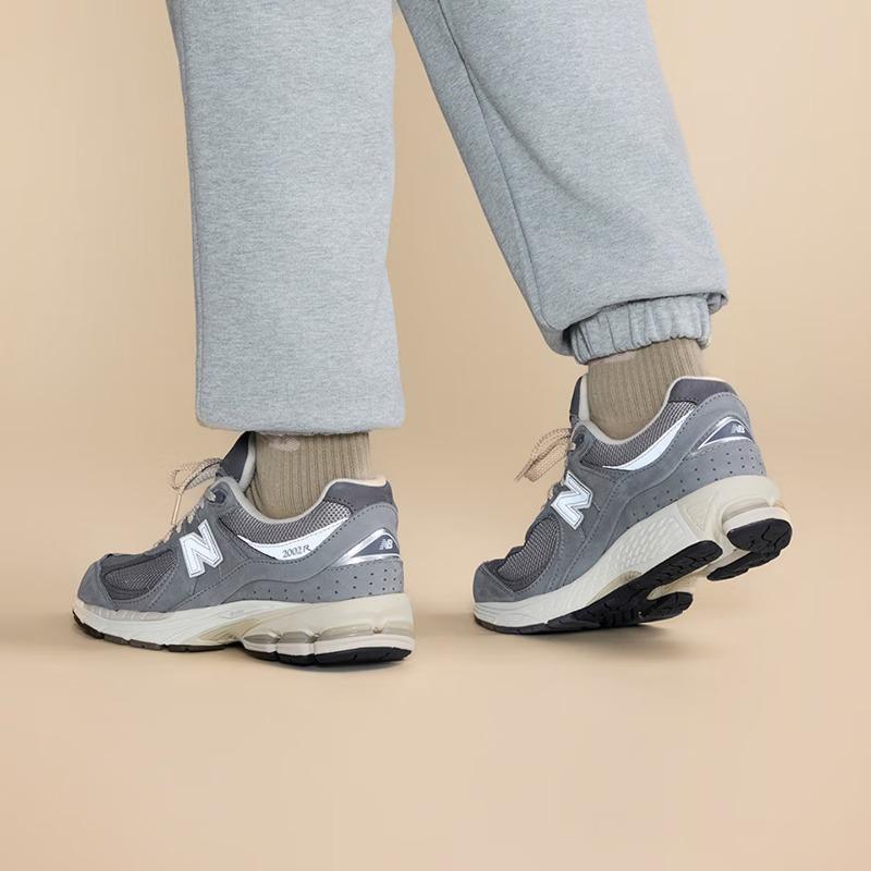 NEW BALANCE Men's and Women's Trendy Versatile Simple and Comfortable Spring Sports and Leisure Shoes M2002RNM