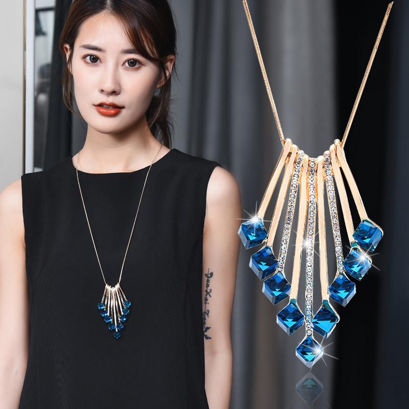 Crystal Luxurious Geometric Pendant Necklace Perfect For Gifts And Special Occasions