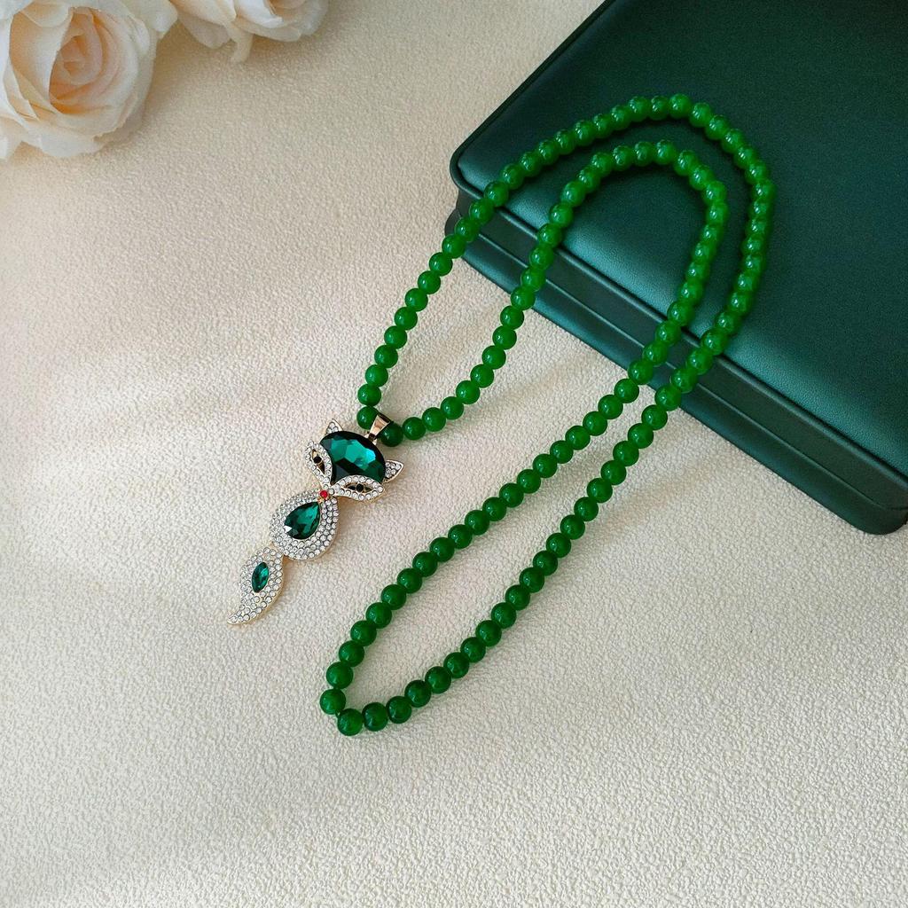 Retro Green Beaded Long Necklace: High-End Chinese Style Fall/Winter Sweater Chain