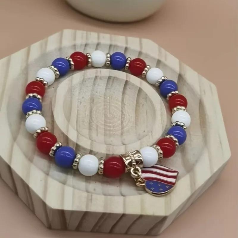Acrylic Bead Bracelet with Heart Design—A Simple, Minimalist Bracelet Perfect for Christmas, New Year's, or as a General Gift