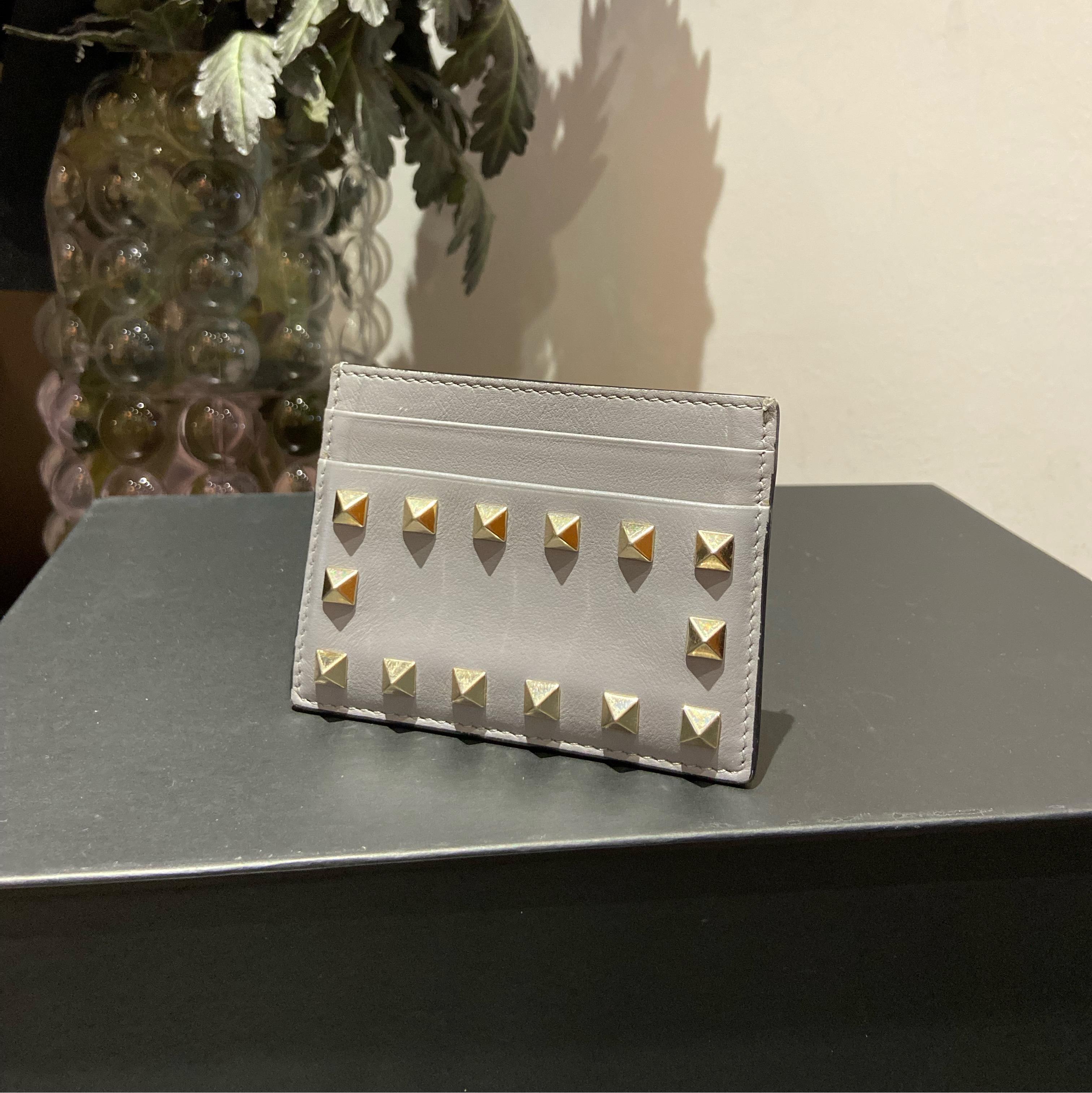 [Pre-Owned] Gray Leather Card Holder - Excellent #1G6XEVA ONE SIZE