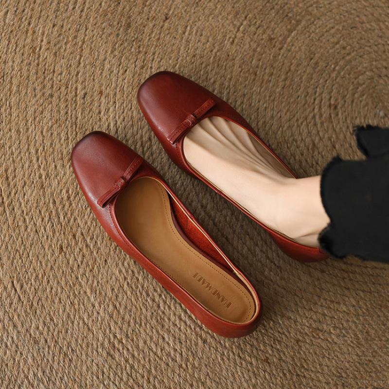 New women's casual single shoes shallow mouth round head beef tendon sole four seasons lazy shoes comfortable low heel large size soft sole leather