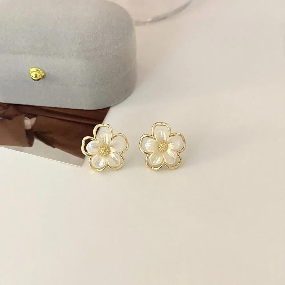 Cute Sweet Double Layer Shell Flower Stud Earrings for Women Exquisite Fashion Korea Earring Piercing Jewelry Friendship Gift