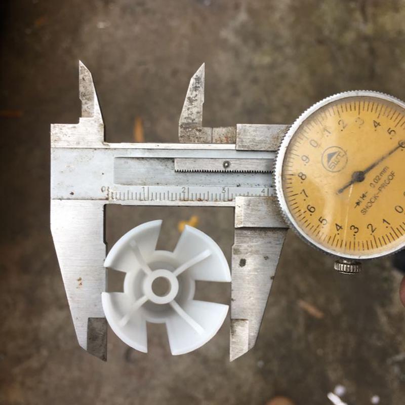 4pcs Thread Cone Holder DIY Plastic Thread Spool Cone Holders For 644D 744D Sewing Overlocker Sewing Tools Accessory