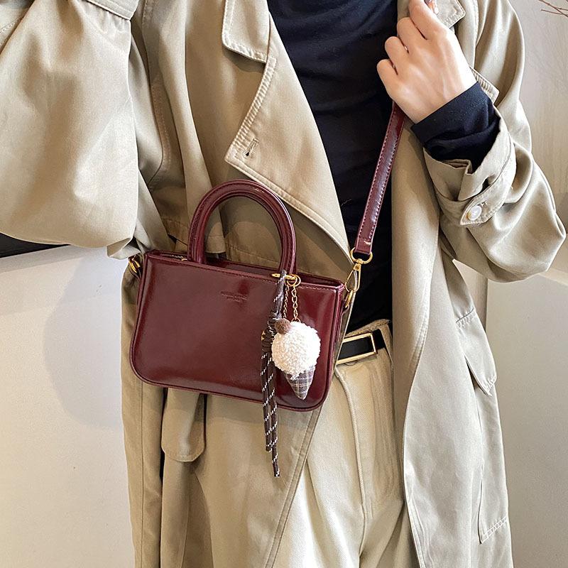 This year's popular bags are women's autumn and winter versatile 2025 new trendy fashion messenger handbag bucket bag