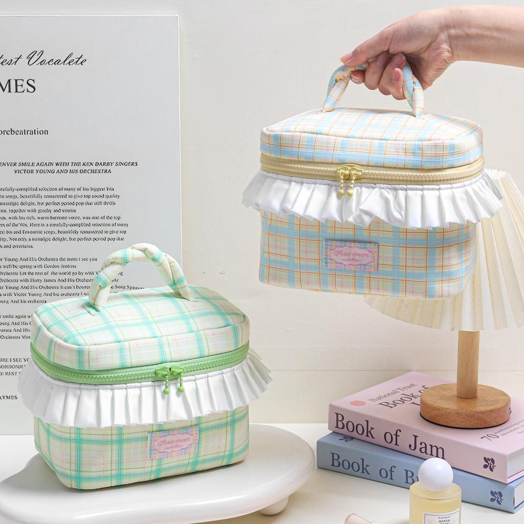 Korean-style niche design twisted handle makeup bag with large capacity pleated lace storage bag, color-blocked plaid wash bag.