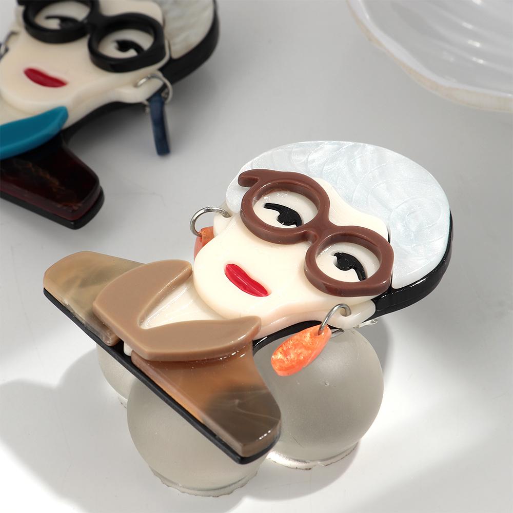 New Acrylic Glasses Lady Brooches for Women Resin Vintage Elegant Granny Figure Badge Lapel Pins Clothing Bag Accessories Gift