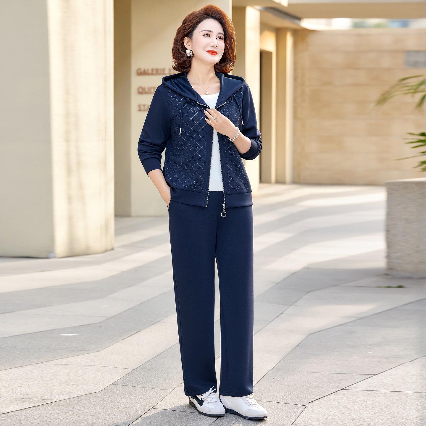 

Stylish Hooded Cardigan Sportswear Set for Women Aged 40-60 XL (95-110 jin)