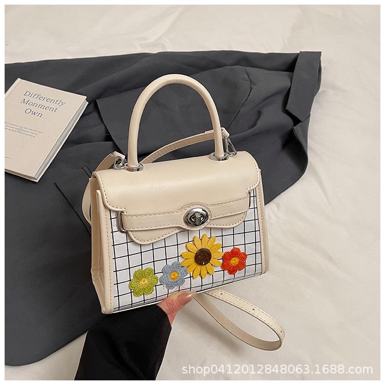 

Premium texture simple bag women s 2025 new retro contrasting color Kelly bag versatile fashion shoulder messenger bag білий