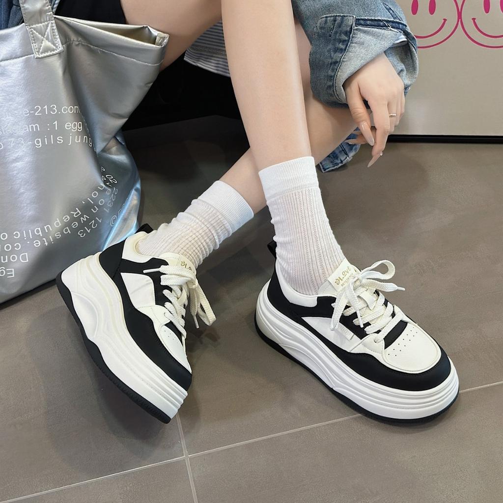 Nové podzimní kožené módní boty na silné podrážce se šněrováním, dámské boty na platformě pro mírné zvýšení výšky, dámské bílé boty