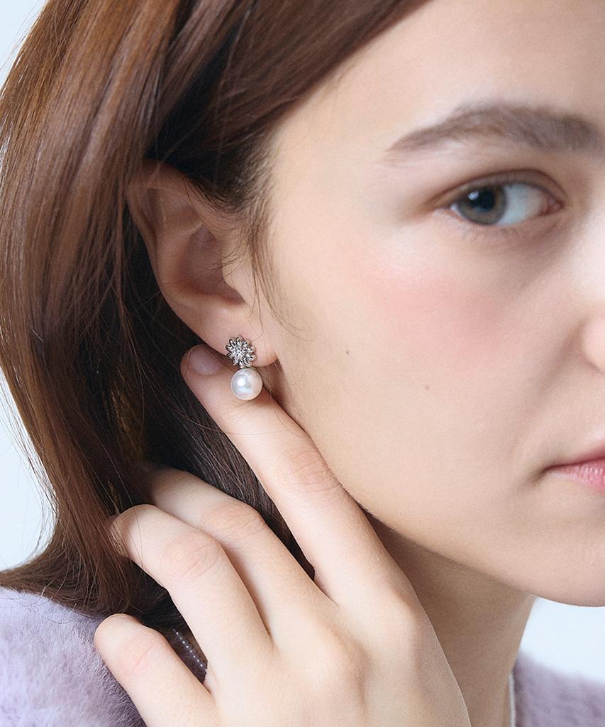 L'Ombrillant Petit Pearl Fleur Earrings (Silver, Gold)
