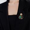 Personalized Emerald Oval Brooch, High-end Feminine Charm, Retro Pearl Brooch, Niche Design Sense Brooch