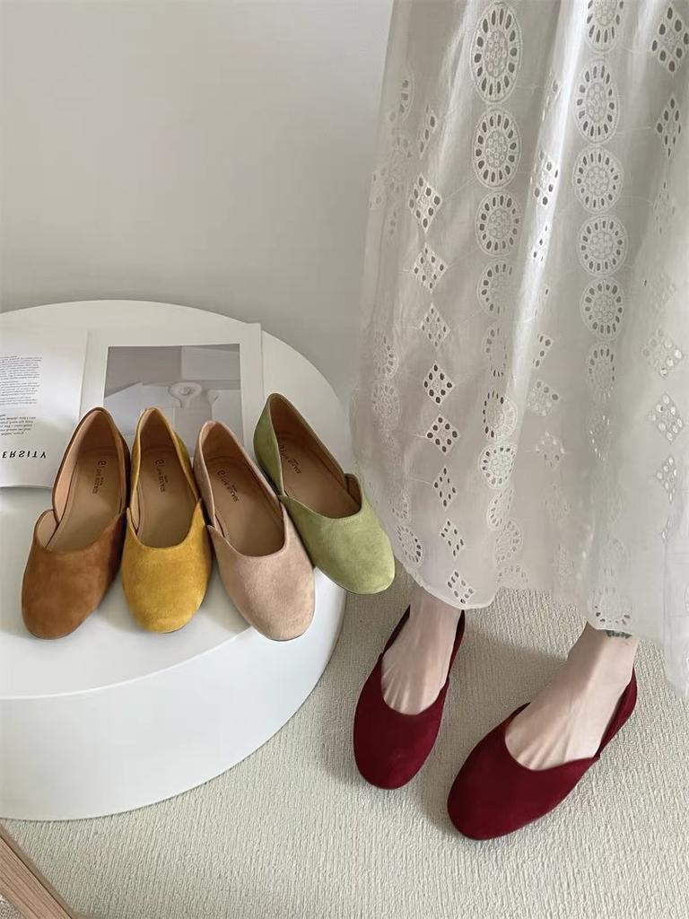 Soft sole shallow mouth fairy suede spring round head French ladyshoes wind gentle ballet shoes grandma shoes sweet 2025