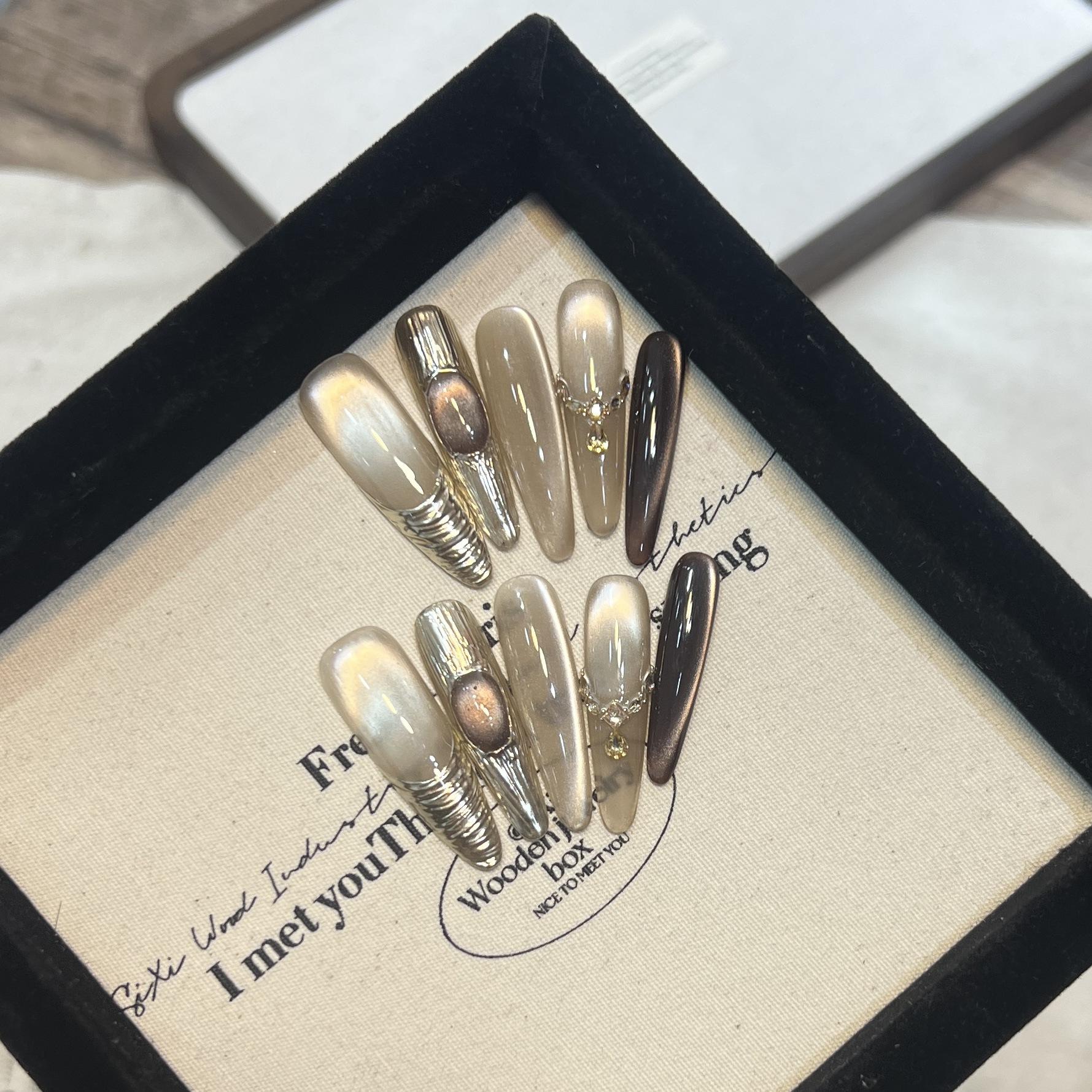 

Носить Броню Ручной Работы Коричневый Поляризованный Кошачий Глаз Нейл-арт Съемная Циркон Бриллиант Ногтевая Пластина Large L