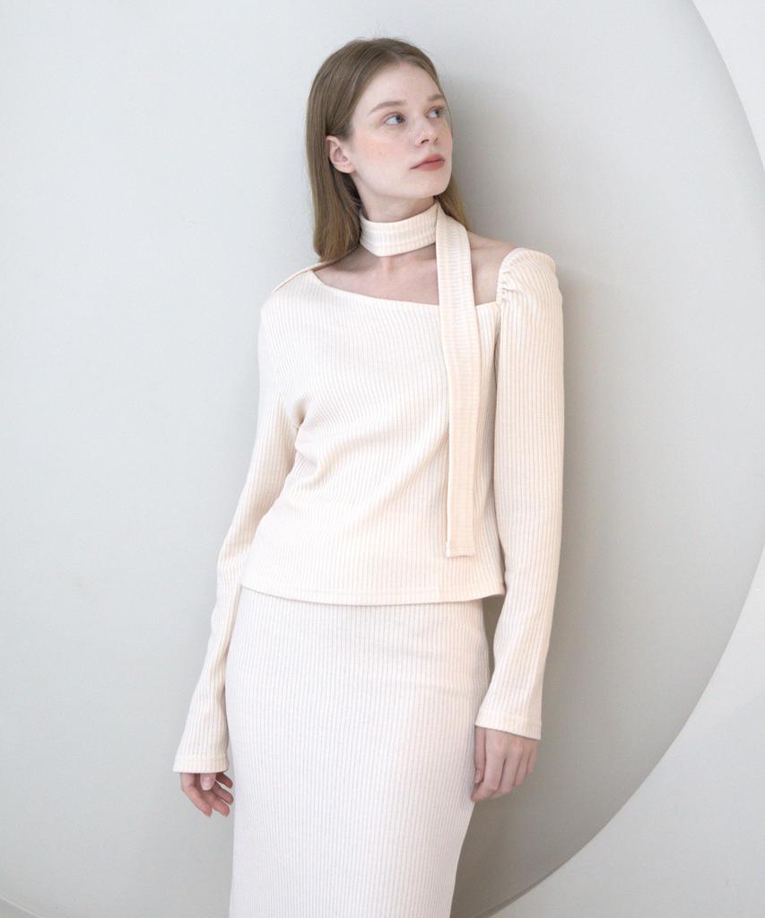 CATTLINE Asymmetrical Knit Scarf (Cream)