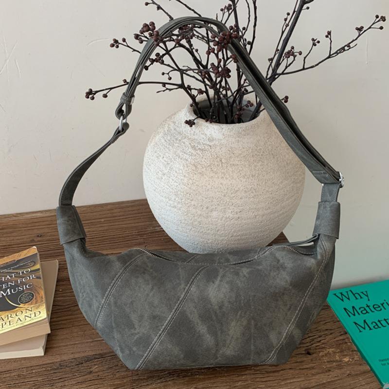Large-capacity women's bags autumn new suede dumpling bags to work commuter bags fashionable and simple shoulder bags