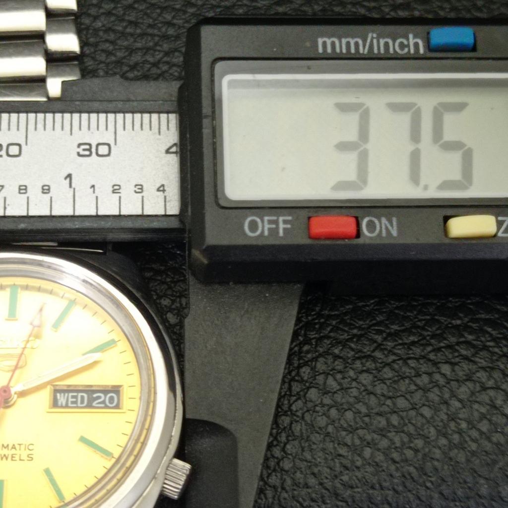 GENUINE VINTAGE SEIKO 5 AUTOMATIC JAPAN MENS GOLDEN COLOR DIAL WATCH A701906-5 R207-a701906