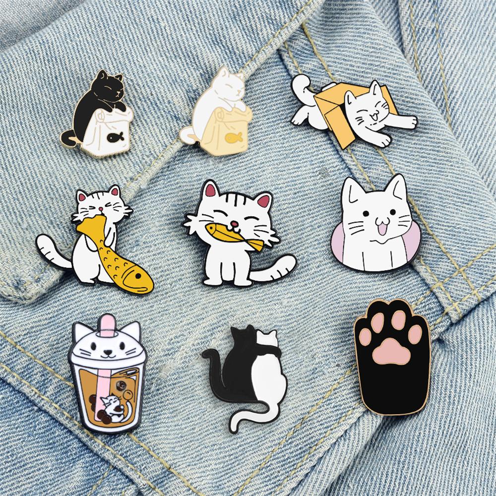 Punk Schwarze Katzen mit Messer Emaille Pins Mode Niedliche Tierbrosche Cartoon Anstecknadel Abzeichen Schmuck Geschenke für Freunde