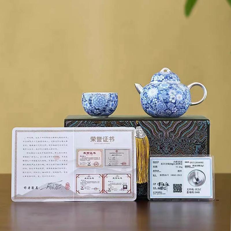 

Мастерски выполненный селадоновый керамический набор из позолоченного серебра ручной работы из одного чайника и одной чашки для кунг-фу, набор для заваривания чая, подарочная коробка