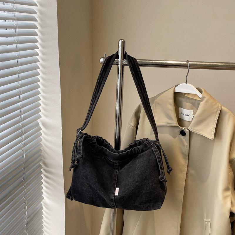 

ins denim canvas bag female messenger new Korean version versatile large capacity student class shoulder tote bag чорний