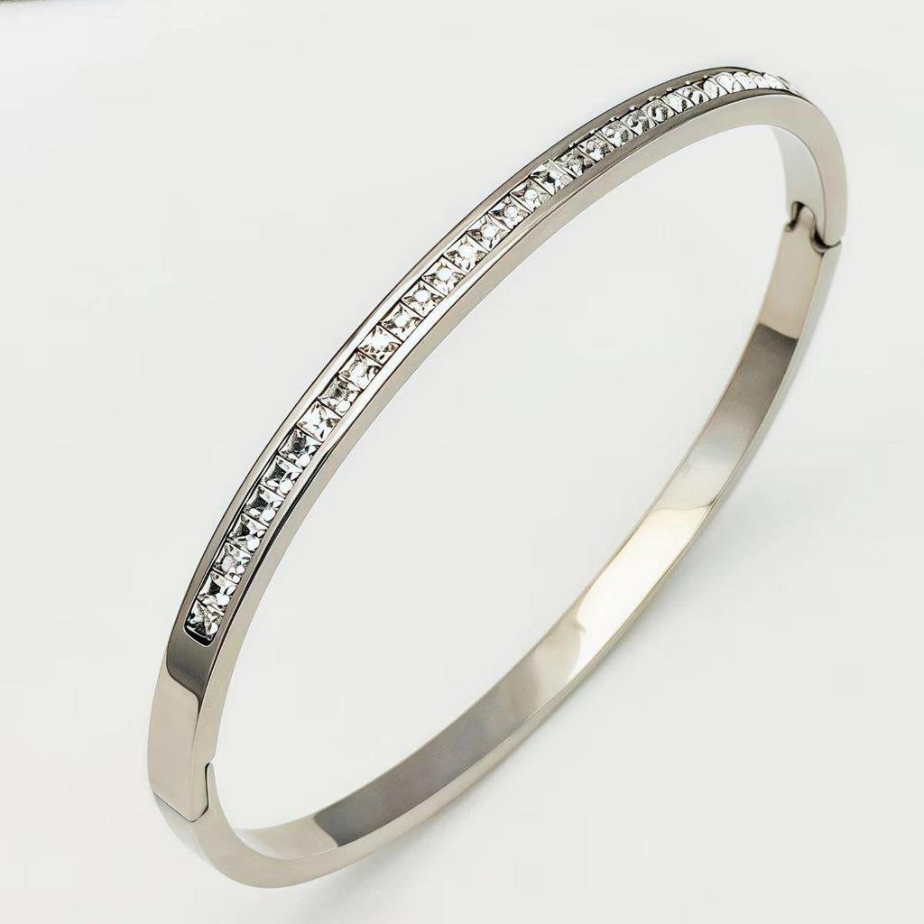 New Heart-Shaped Stainless Steel Bracelet: Elegant, Stylish & Non-Fading Wristband for Girls