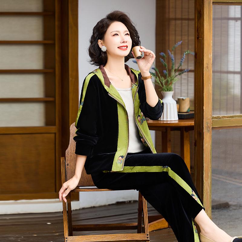 Mom's 2025 Fashionable Gold Velvet Hooded Sportswear Set for Middle-Aged & Elderly Women